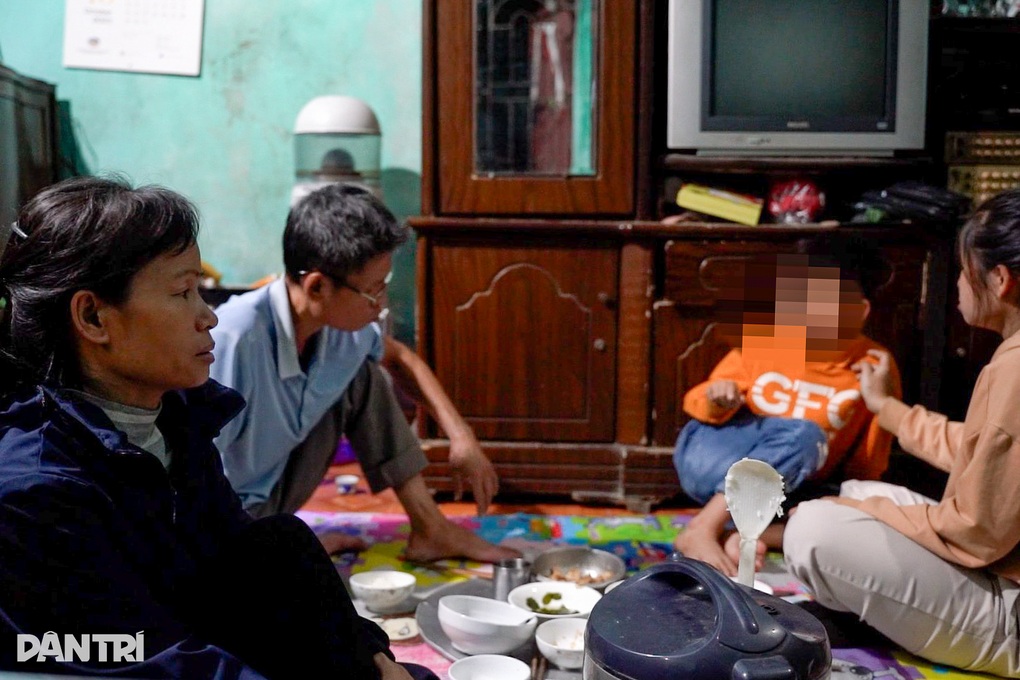 8 học sinh đánh bạn đến rối loạn tâm thần đang được điều trị tâm lý - 1 8 học sinh đánh bạn đến rối loạn tâm thần đang được điều trị tâm lý - 1