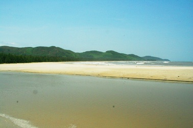 Cửa biển Tư Dung bị bồi lấp nặng, người dân kêu cứu!