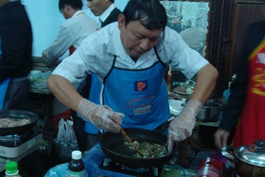 Sôi nổi hội thi “Quý ông vào bếp”
