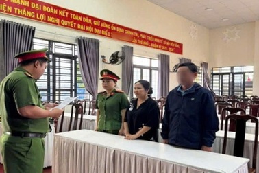 Nhận tiền để làm ngơ cho "vàng tặc", nữ cán bộ công ty lâm nghiệp bị bắt