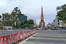 Năm mới, vùng cam tại Cà Mau hạ nhiệt, Bạc Liêu vẫn "giới nghiêm" ban đêm