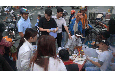 Gánh bánh giò 30 năm bán hàng trăm phần mỗi ngày