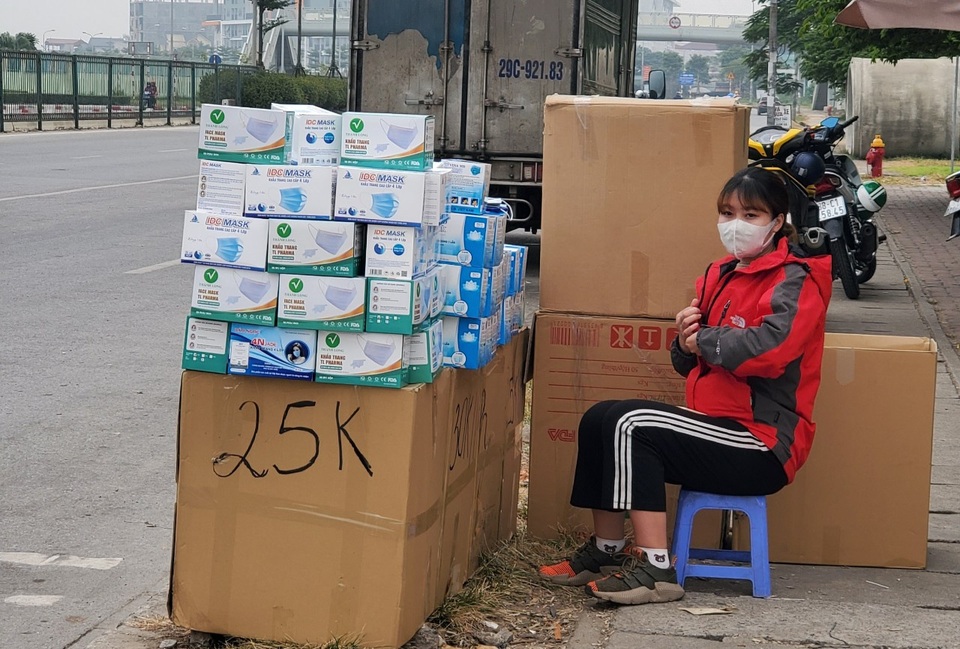 Gần Tết, công nhân làm thêm đủ nghề với hy vọng có thu nhập - 2 Gần Tết, công nhân làm thêm đủ nghề với hy vọng có thu nhập - 2