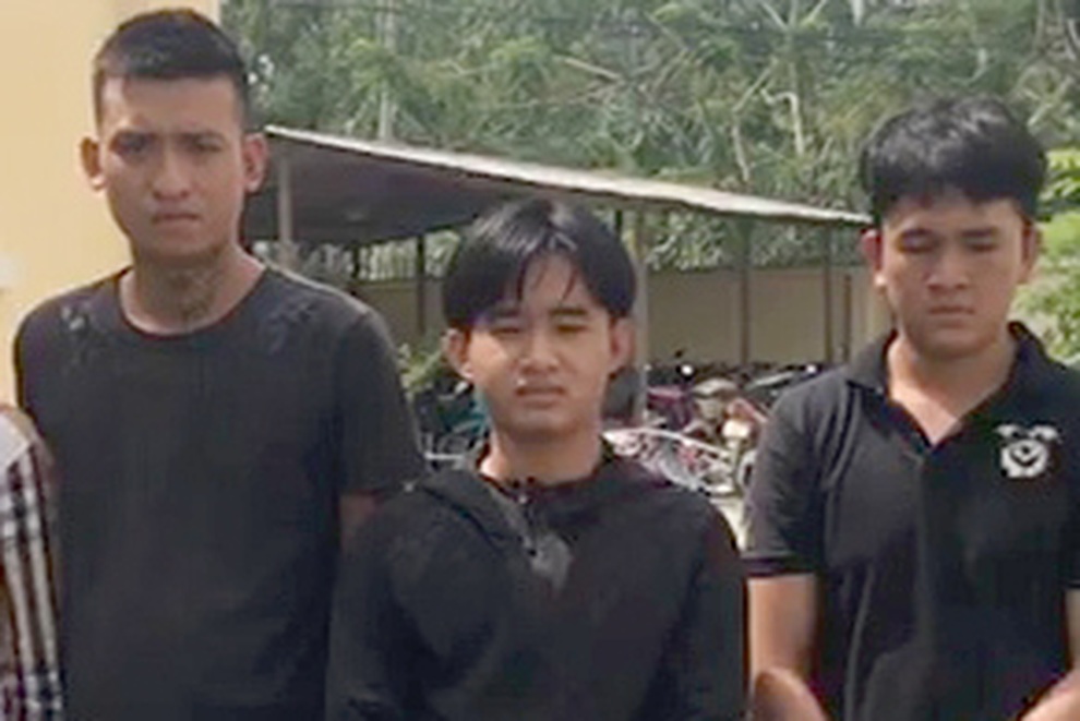 Băng cướp dùng kim tiêm đe dọa, trấn lột tài sản của người dân - 1 Băng cướp dùng kim tiêm đe dọa, trấn lột tài sản của người dân - 1