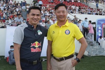 Đáp lại khi bị chê, Kiatisuk… khen Huỳnh Đức trên báo Thái Lan