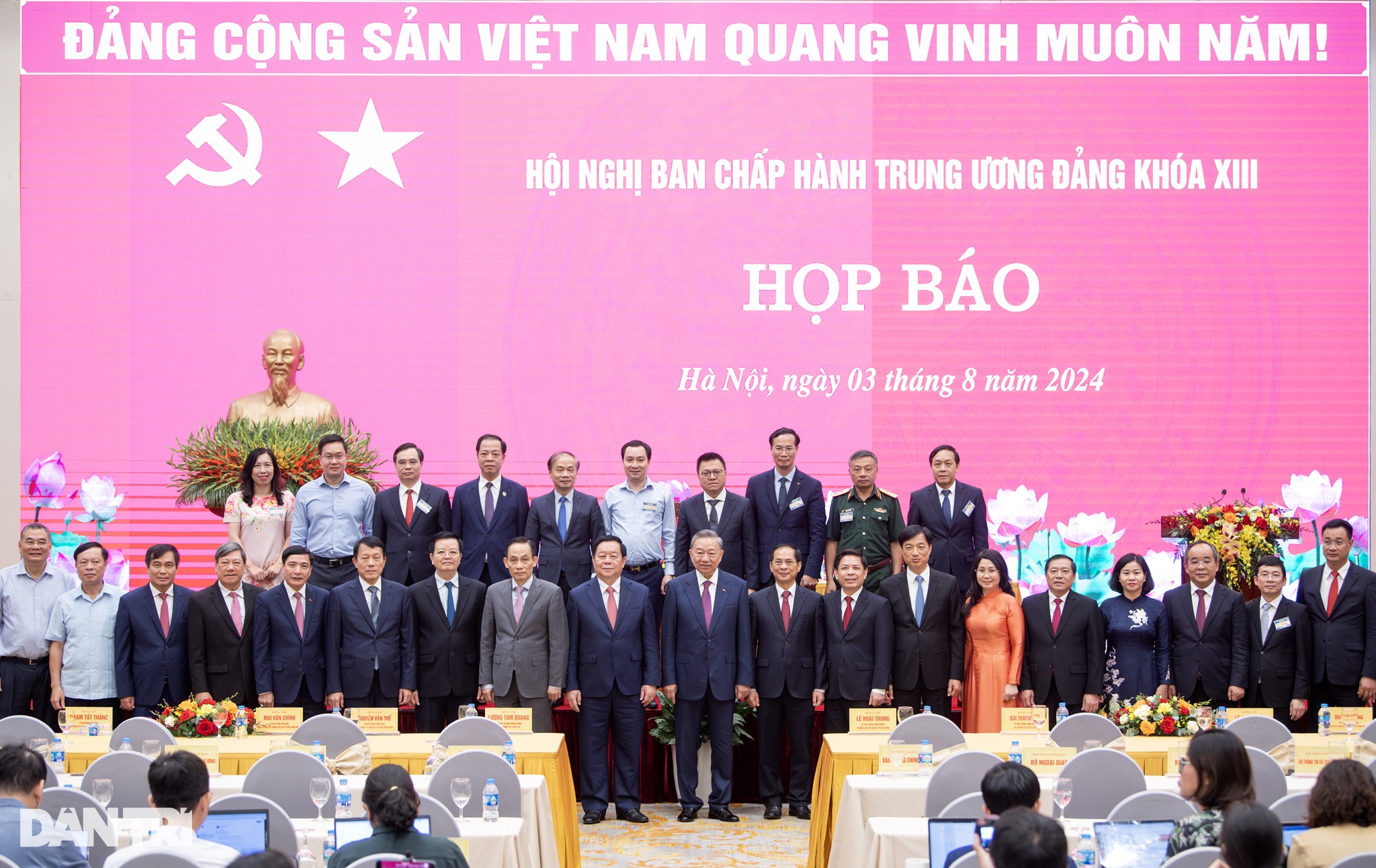 View - Hình ảnh tân Tổng Bí thư Tô Lâm chủ trì họp báo sau Hội nghị Trung ương | Báo Dân trí