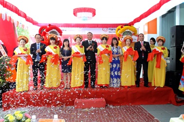 Hanwha Life Việt Nam khai trương liên tiếp 2 tổng đại lý tại Kon Tum