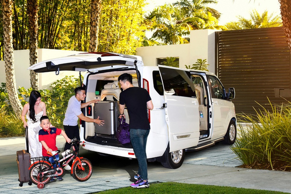 Xe Ford Tourneo trở nên hot sau tuyên bố ngưng sản xuất - 5 Xe Ford Tourneo trở nên hot sau tuyên bố ngưng sản xuất - 5