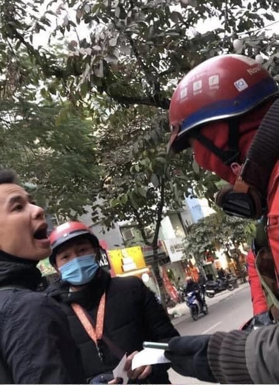 Cộng đồng mạng phẫn nộ với chủ quán thịt nướng chửi bới shipper thậm tệ - 1 Cộng đồng mạng phẫn nộ với chủ quán thịt nướng chửi bới shipper thậm tệ - 1