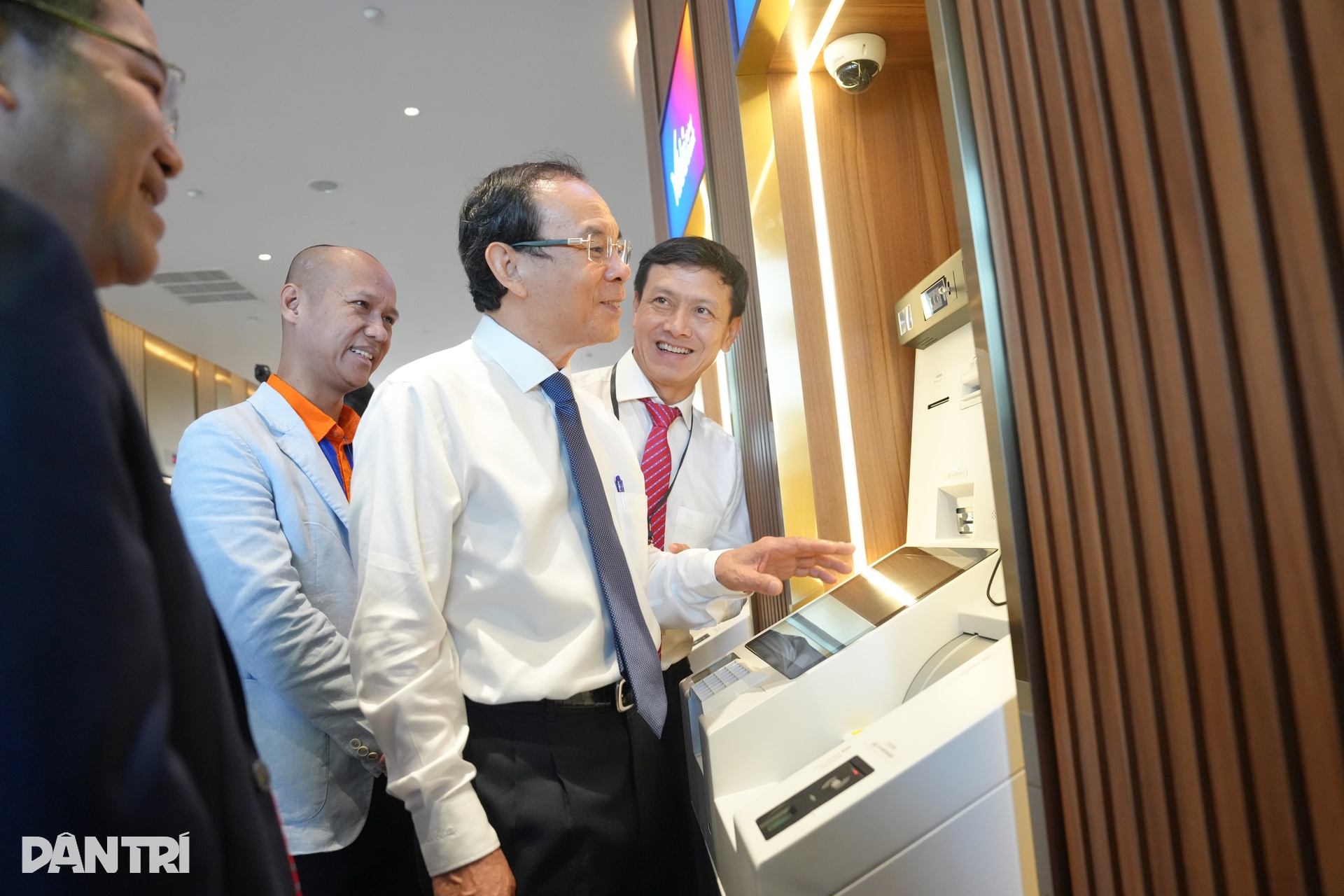 Phó Thủ tướng dự khánh thành Trung tâm Tài chính quốc tế Sài Gòn Marina - 12 Phó Thủ tướng dự khánh thành Trung tâm Tài chính quốc tế Sài Gòn Marina - 12