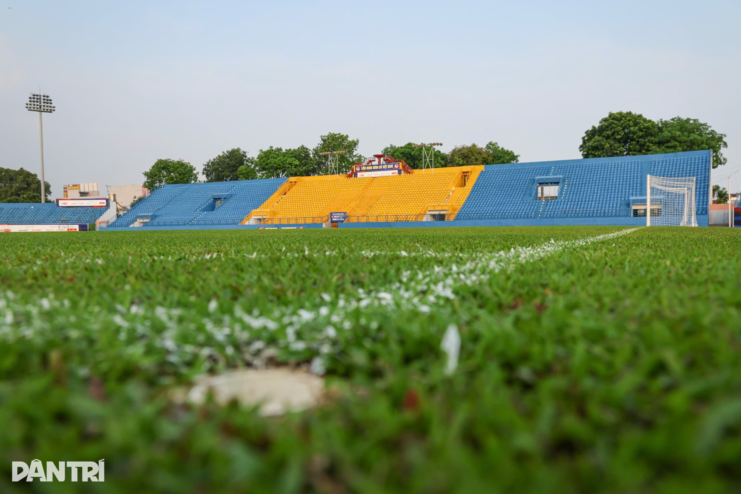View - Mặt cỏ sân Gò Đậu xanh mướt, tuyển Việt Nam sẵn sàng gặp Campuchia và Lào | Báo Dân trí