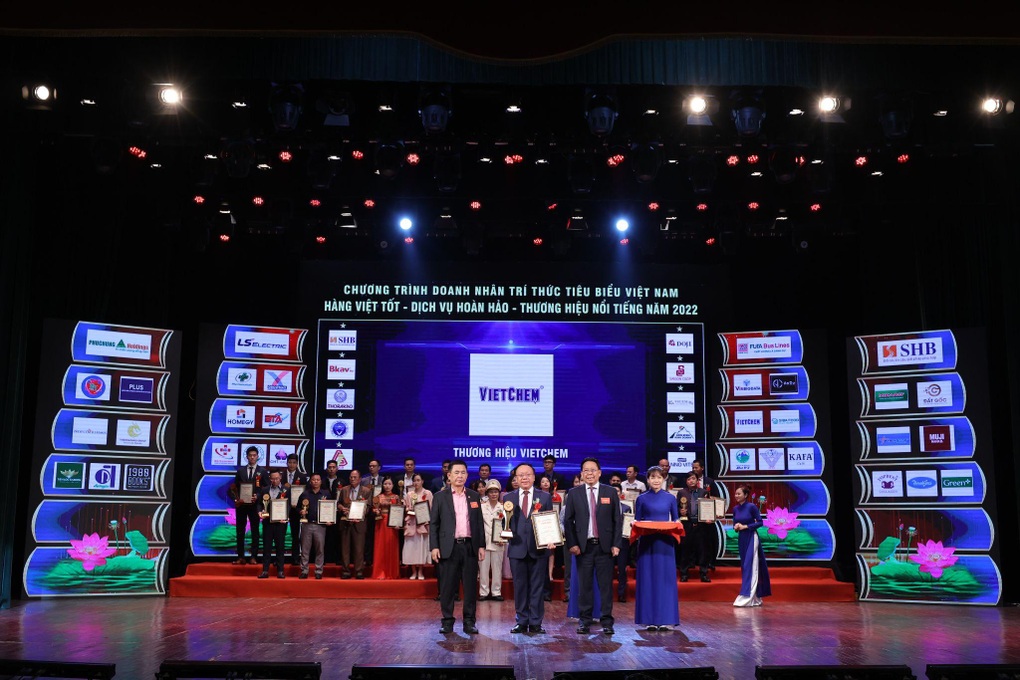 VIETCHEM lọt Top 10 Thương hiệu nổi tiếng và uy tín Đất Việt năm 2022 - 1 VIETCHEM lọt Top 10 Thương hiệu nổi tiếng và uy tín Đất Việt năm 2022 - 1