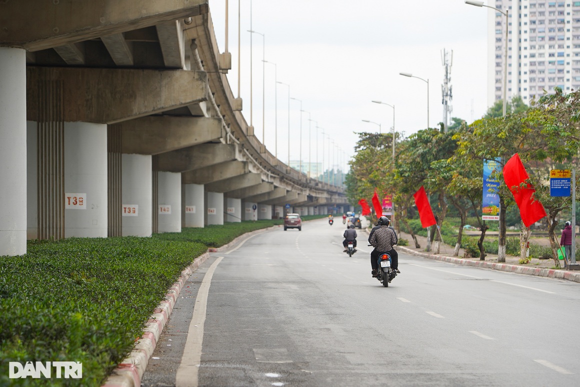 Toàn cảnh đường phố Hà Nội vắng vẻ, thông thoáng ngày cuối cùng năm Tân Sửu - 8 Toàn cảnh đường phố Hà Nội vắng vẻ, thông thoáng ngày cuối cùng năm Tân Sửu - 8