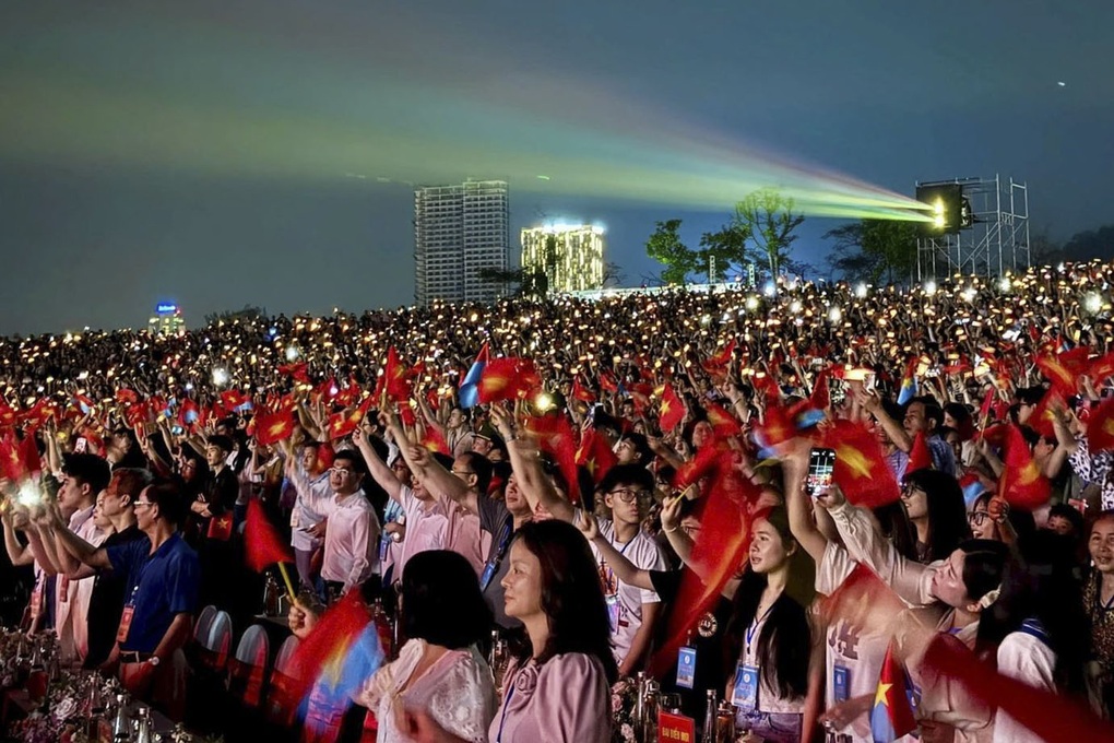 Carnaval Hạ Long mở màn chuỗi sự kiện du lịch hè của thành phố di sản - 2 Carnaval Hạ Long mở màn chuỗi sự kiện du lịch hè của thành phố di sản - 2