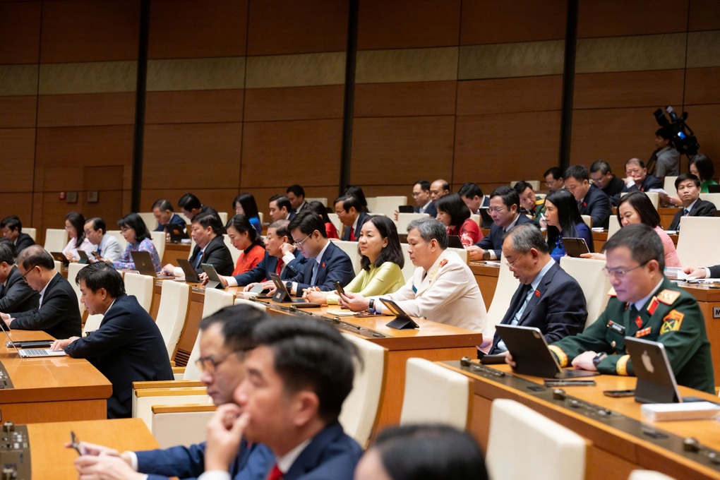 Chính thức thí điểm công chức, sĩ quan quân đội, công an làm luật sư công - 1
