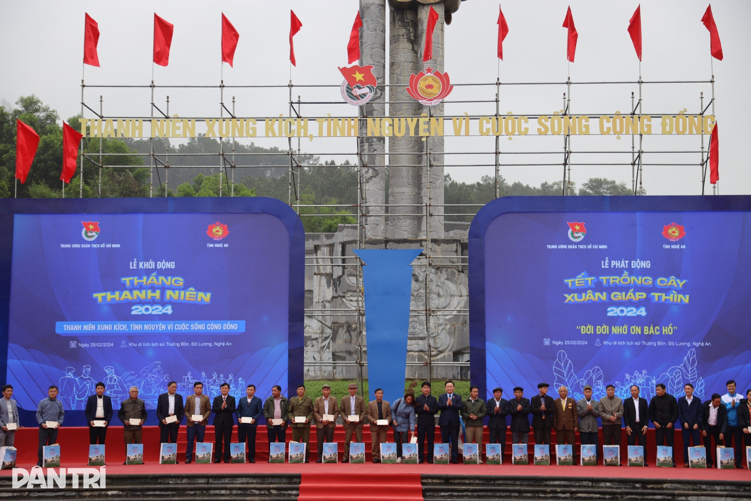 Chủ tịch Quốc hội Vương Đình Huệ dâng hương tưởng niệm Chủ tịch Hồ Chí Minh - 3 Chủ tịch Quốc hội Vương Đình Huệ dâng hương tưởng niệm Chủ tịch Hồ Chí Minh - 3