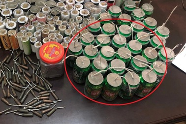 Chế hàng trăm quả pháo, đóng vào vỏ lon bia để tạo tiếng nổ "khủng"