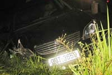 Lái xe ngủ gật, 2 xe Toyota gặp nạn