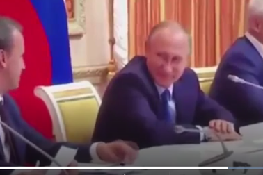 Putin ôm mặt cười vì bộ trưởng đề nghị xuất thịt lợn sang Indonesia