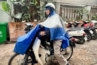 Người thầy "huyền thoại" bị bảo vệ gọi lại vì nhầm là học sinh