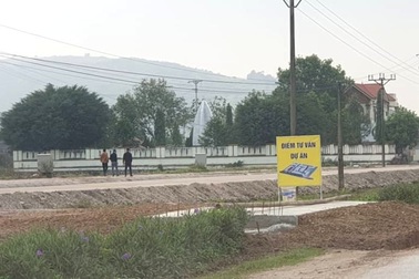 Chính quyền phát loa cảnh báo người dân không mua đất "chui"