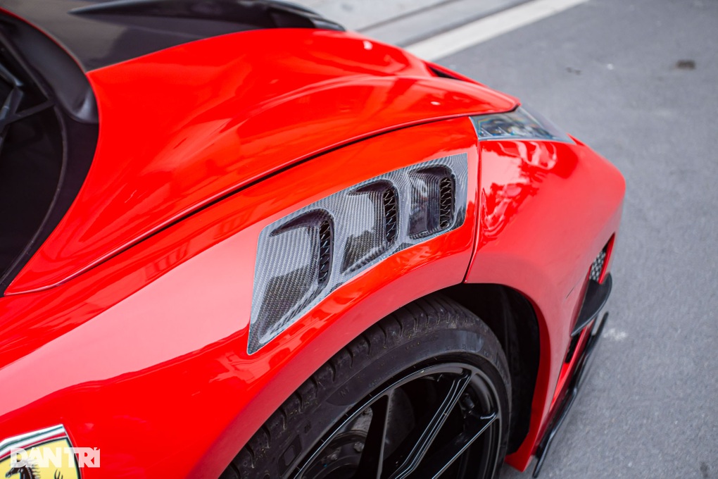 Ferrari 488 GTB từng vướng lùm xùm lăng mạ CSGT tiếp tục được rao bán - 3 Ferrari 488 GTB từng vướng lùm xùm lăng mạ CSGT tiếp tục được rao bán - 3