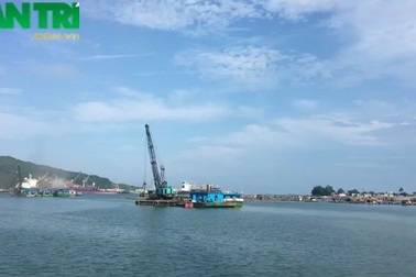 Vụ tàu xả thải đen ngòm trên biển: Đã được cấp phép đổ xuống biển?