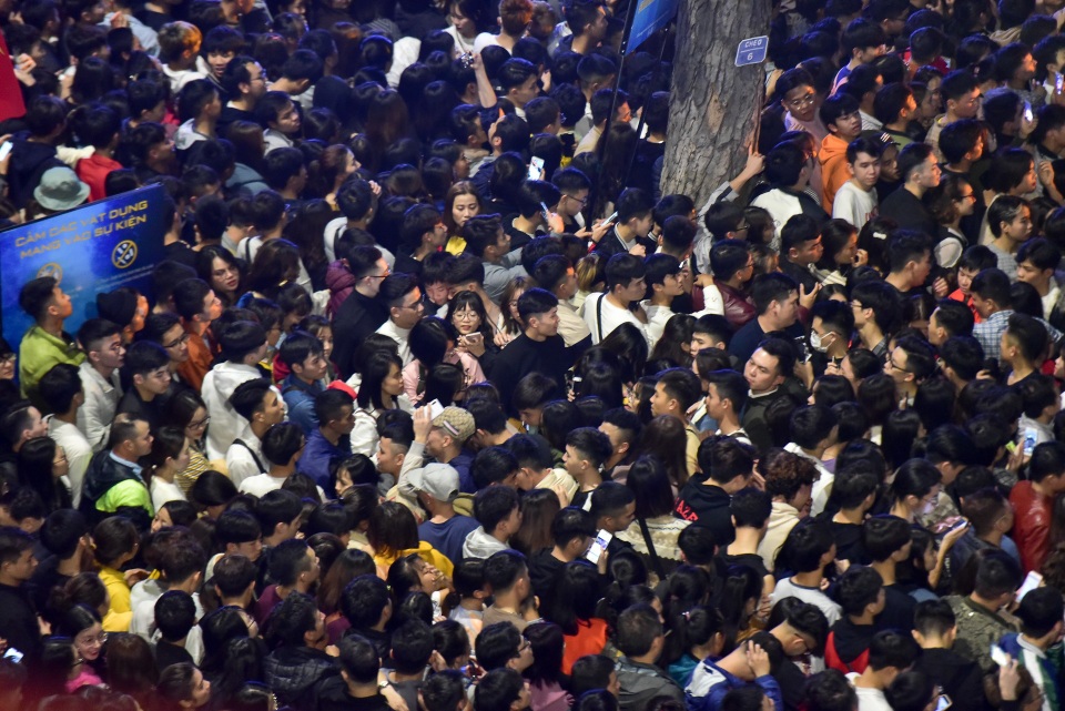 81285718_2793816170712479_444647724952846336_n.jpg Đón giao thừa 2020