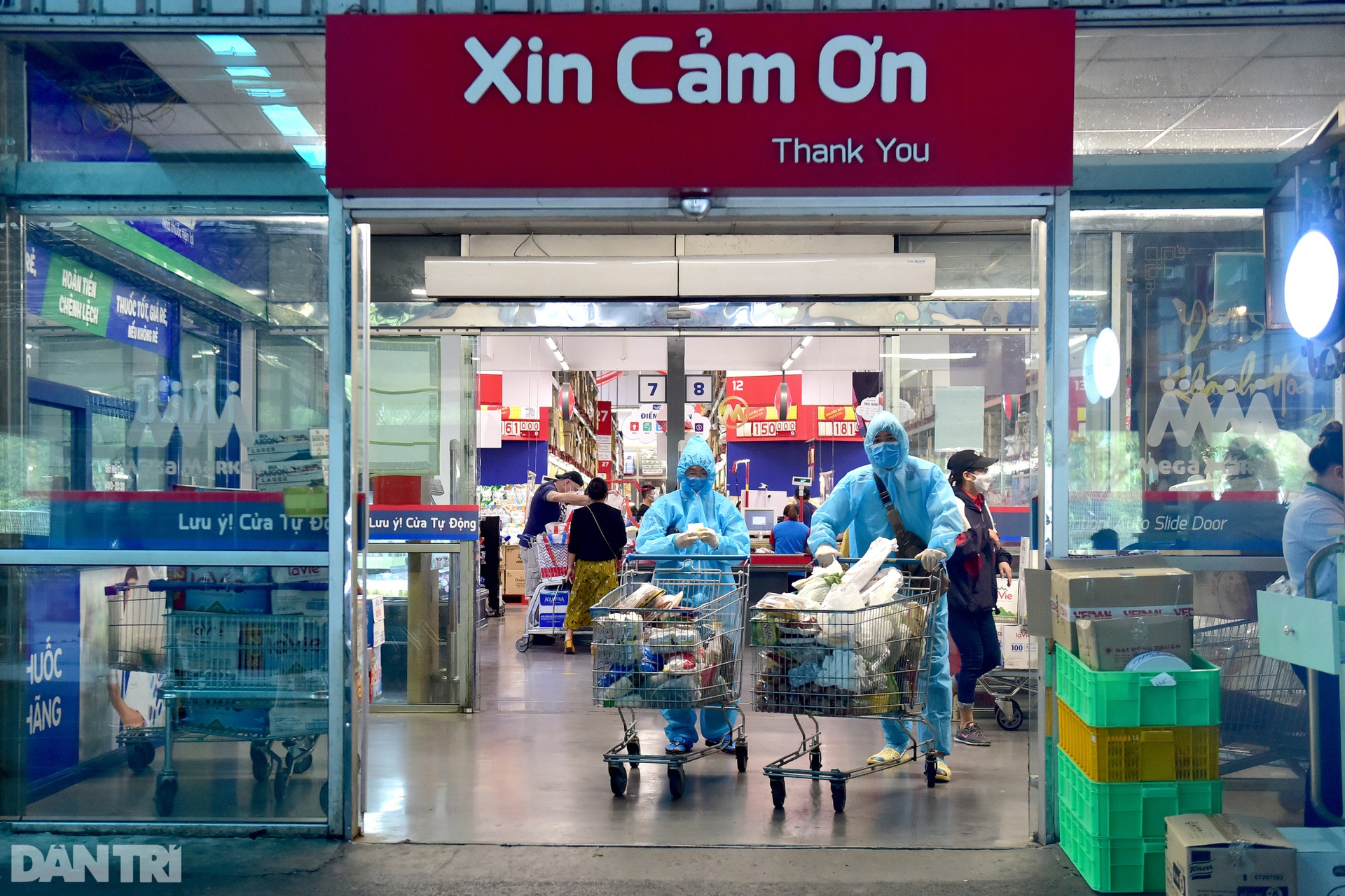 Ảnh tuần: Cay khóe mắt cảnh vợ chồng vạ vật chăm con 10 tháng tuổi ở TPHCM - 7 Ảnh tuần: Cay khóe mắt cảnh vợ chồng vạ vật chăm con 10 tháng tuổi ở TPHCM - 7