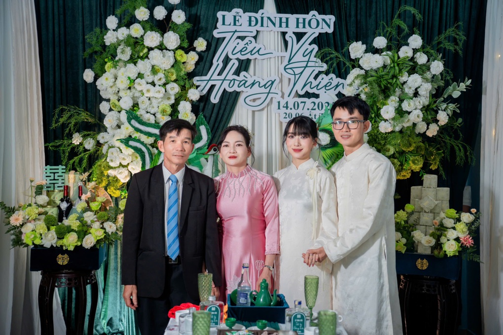 Clip cô dâu nói cảm ơn cha mẹ hút 3 triệu lượt xem nhờ giọng đặc biệt - 1 Clip cô dâu nói cảm ơn cha mẹ hút 3 triệu lượt xem nhờ giọng đặc biệt