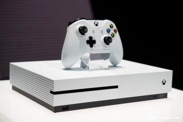 Xbox One S sẽ đến tay người dùng trước ngày 2/8