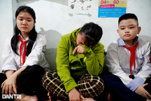 Người mẹ mù lòa khẩn cầu mọi người cứu giúp 2 đứa con