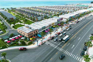 Đại lộ mua sắm tăng sức hút cho du lịch Hồ Tràm