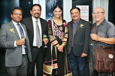 Trương Thị May hóa cô gái Ấn Độ