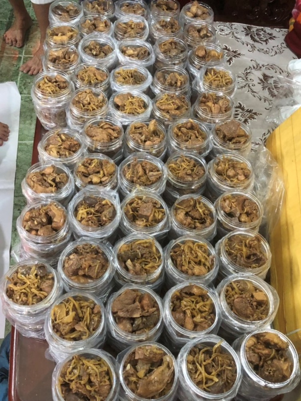 Dân Bạc Liêu gói bánh, kho vịt... gửi đồng hương kẹt ở TPHCM vì Covid-19 - 9 Dân Bạc Liêu gói bánh, kho vịt... gửi đồng hương kẹt ở TPHCM vì Covid-19 - 9