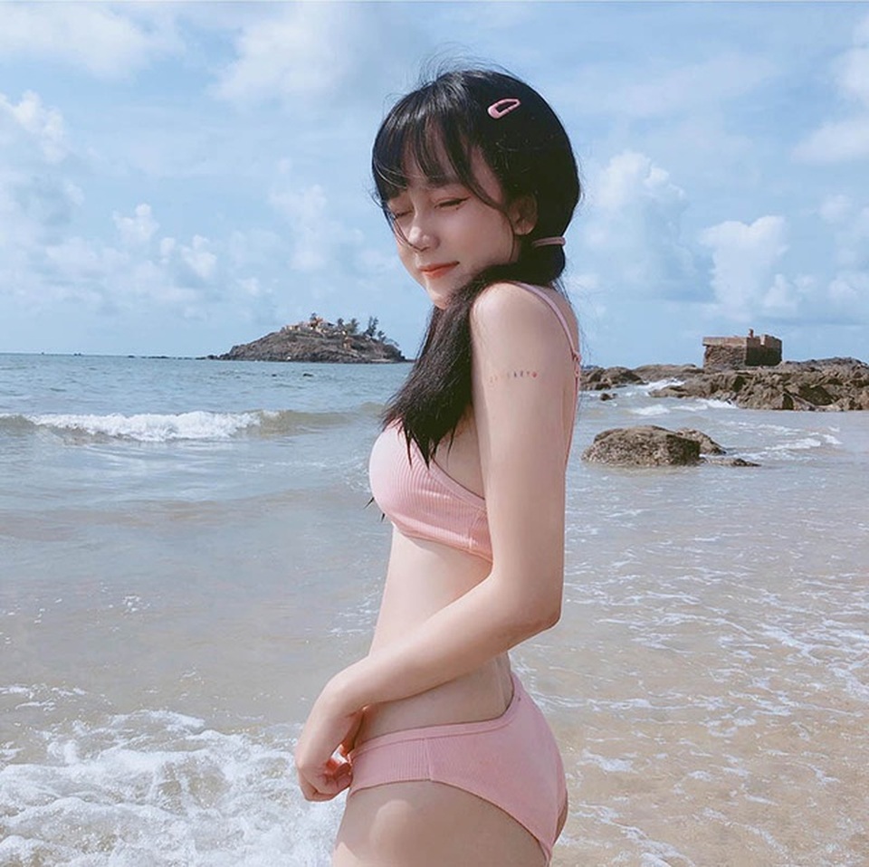 Ngắm nhan sắc cuốn hút của 4 hot girl nổi bật tháng 11 - 3 Ngắm nhan sắc cuốn hút của 4 hot girl nổi bật tháng 11 - 3