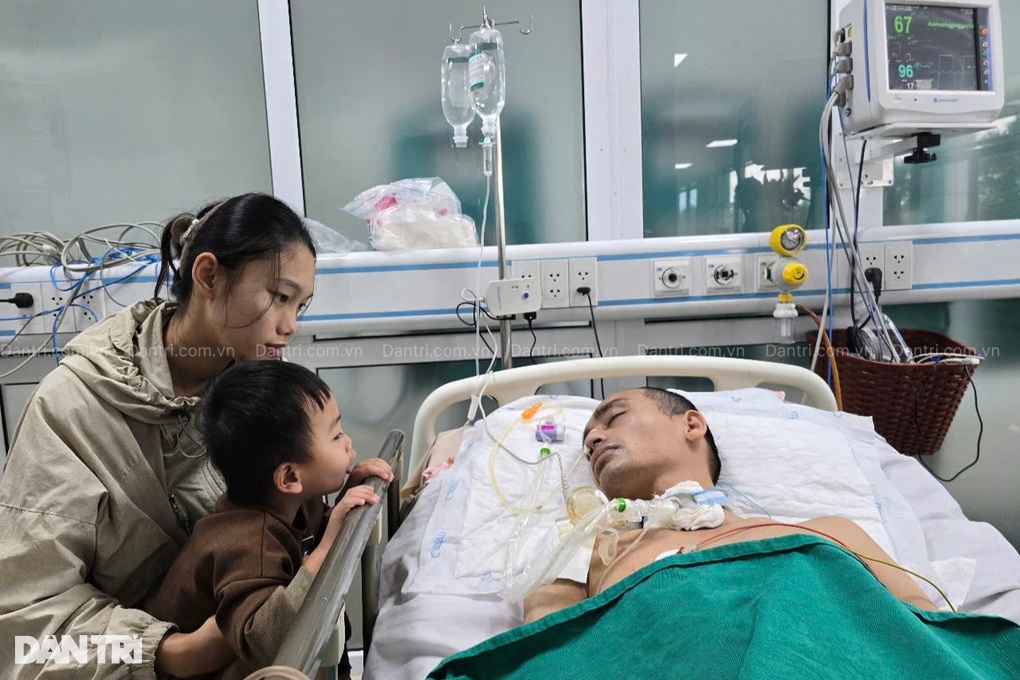 Chồng bị rắn hổ mang chúa cắn nguy kịch, vợ nghèo ôm con thơ cầu cứu - 5 Chồng bị rắn hổ mang chúa cắn nguy kịch, vợ nghèo ôm con thơ cầu cứu - 5