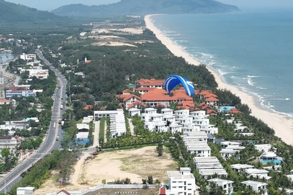 Bất ngờ loại môn dù lượn khỏi lễ kỷ niệm 15 năm Lăng Cô - Vịnh đẹp thế giới - 1 Bất ngờ loại môn dù lượn khỏi lễ kỷ niệm 15 năm Lăng Cô - Vịnh đẹp thế giới - 1
