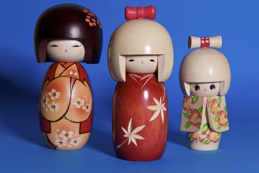 Búp bê Kokeshi “chào đời” từ suối nước nóng và chốn rừng già Tohoku
