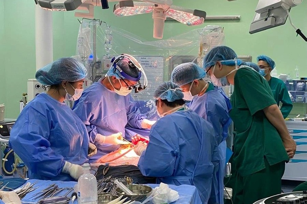 Lần đầu tiên ghép gan cứu sống bệnh nhi 18 tháng tuổi bị ung thư - 1 Lần đầu tiên ghép gan cứu sống bệnh nhi 18 tháng tuổi bị ung thư - 1