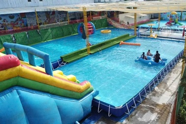 Bé trai tử vong sau khi rơi xuống hồ bơi ở khu vui chơi