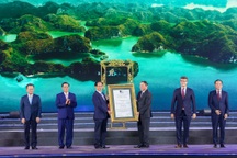 UNESCO trao Bằng chứng nhận Di sản Vịnh Hạ Long - Quần đảo Cát Bà