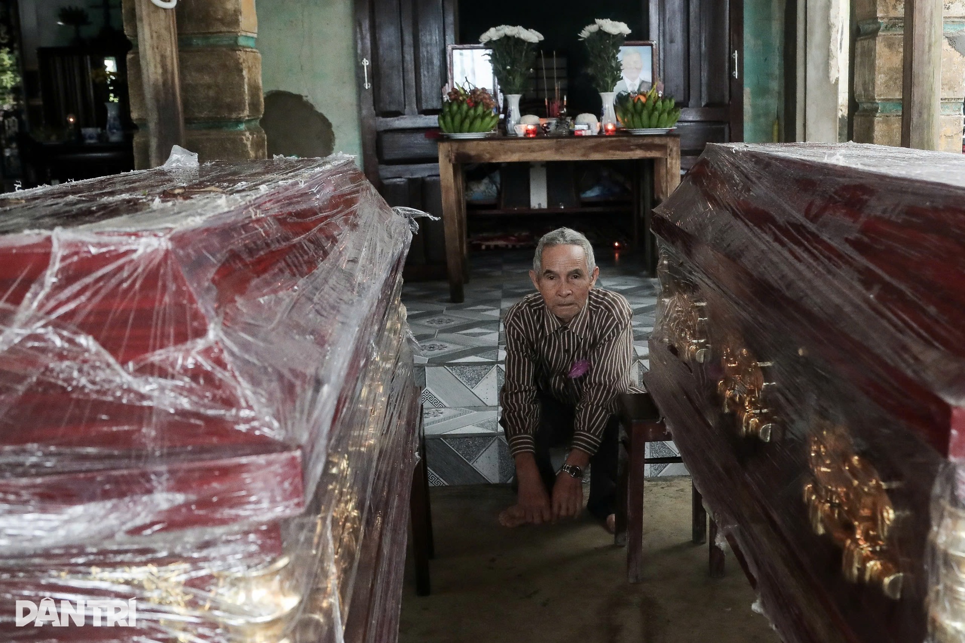 Những đám tang lạnh lẽo giữa vùng lũ chưa kịp rút ở Phú Yên - 4