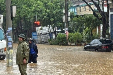 Mưa lớn bất thường gây ngập úng nhiều tuyến đường ở Lào Cai