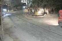 Xe container "ngã kềnh" vì tài xế bất cẩn khi ôm cua