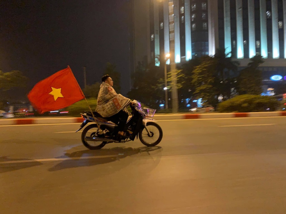 Những hình ảnh ăn mừng bá đạo sau chiến tích của U22 Việt Nam - 4 Những hình ảnh ăn mừng bá đạo sau chiến tích của U22 Việt Nam - 4