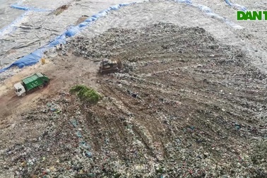 Hình ảnh nhìn từ trên cao "núi rác" lớn nhất miền Bắc