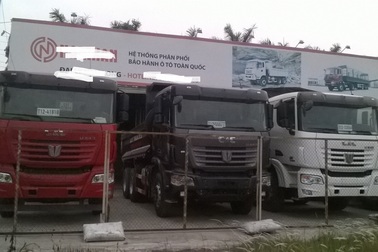 Hết thời hưng thịnh, xe tải Trung Quốc xếp hàng "phơi nắng", chẳng ai mua