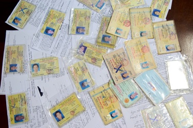 Hàng loạt giấy kiểm định, đăng ký, bằng lái ô tô bị làm giả tinh vi