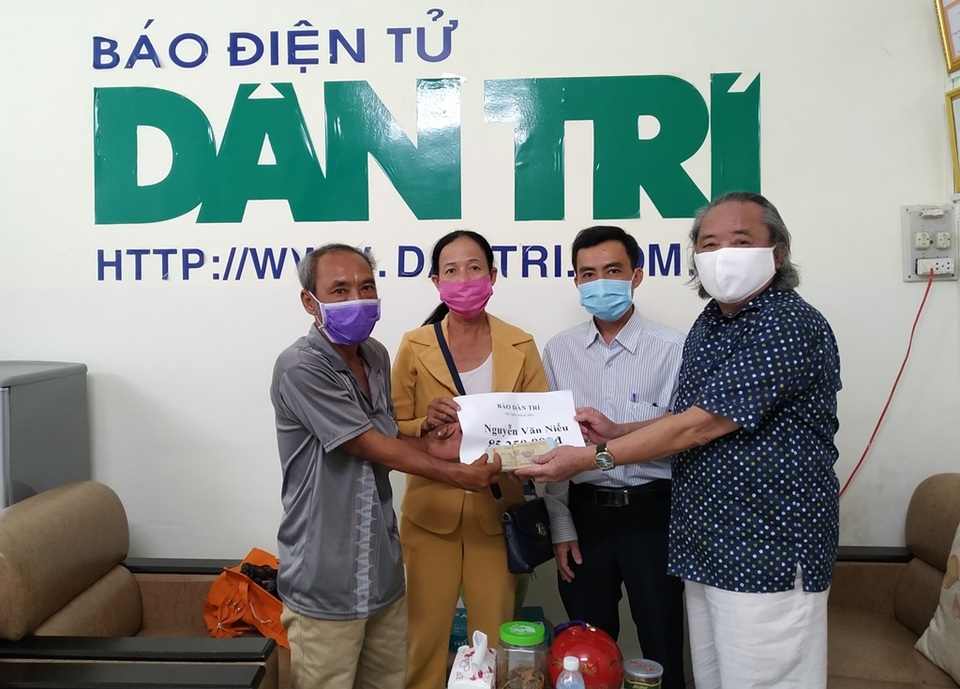 Trao hơn 85 triệu đồng của bạn đọc giúp đỡ gia đình bé gái bị động kinh - 1 Trao hơn 85 triệu đồng của bạn đọc giúp đỡ gia đình bé gái bị động kinh - 1